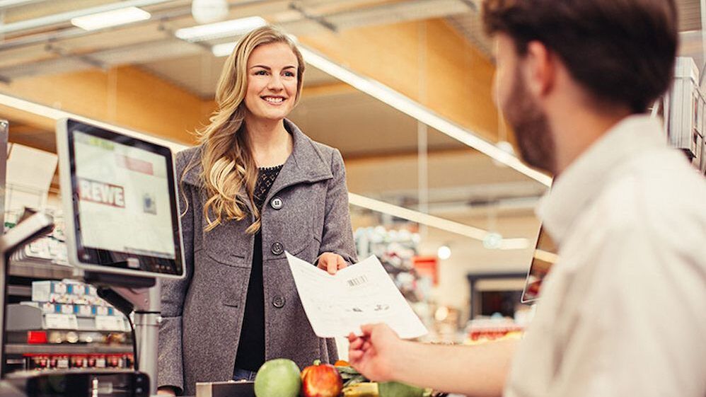 Barzahlen an Supermarktkasse